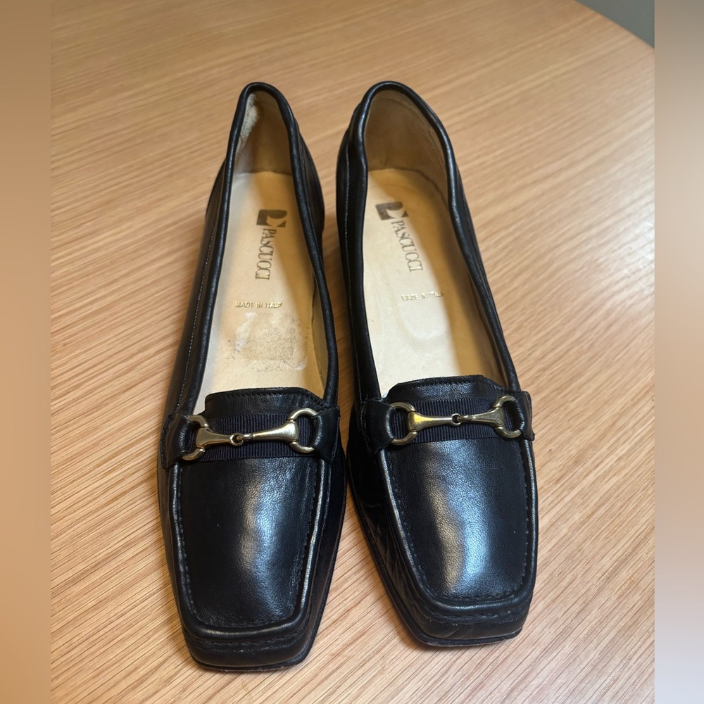 Pascucci Black Leather Women's Loafers with Brass Bit